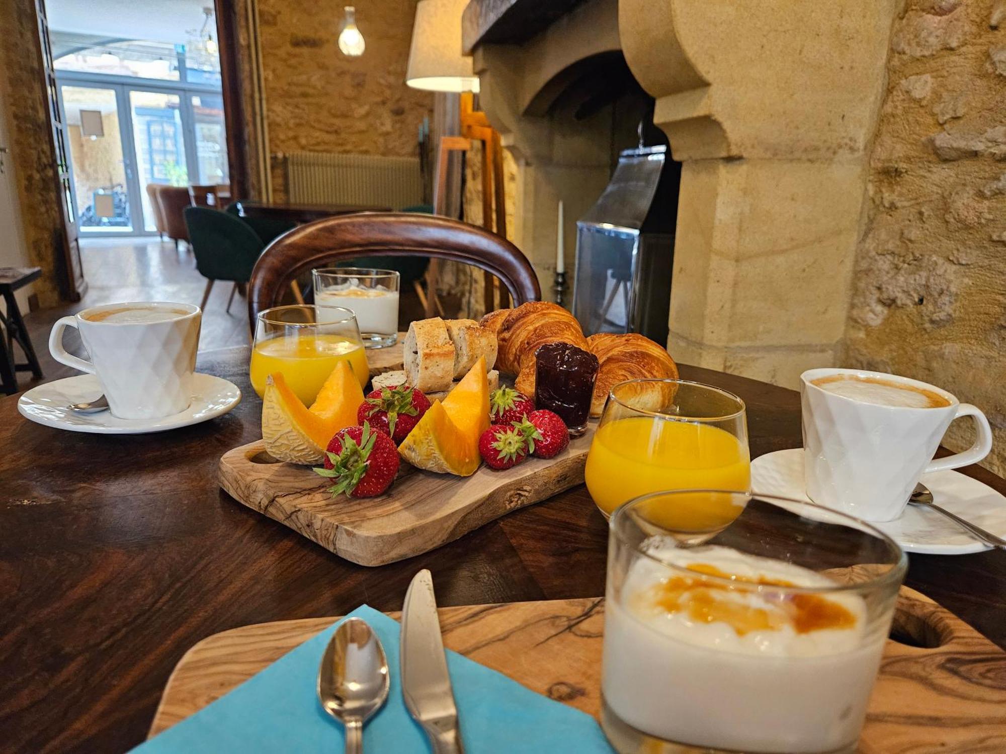 Planches Et Plonk Bed and Breakfast Belvès Buitenkant foto